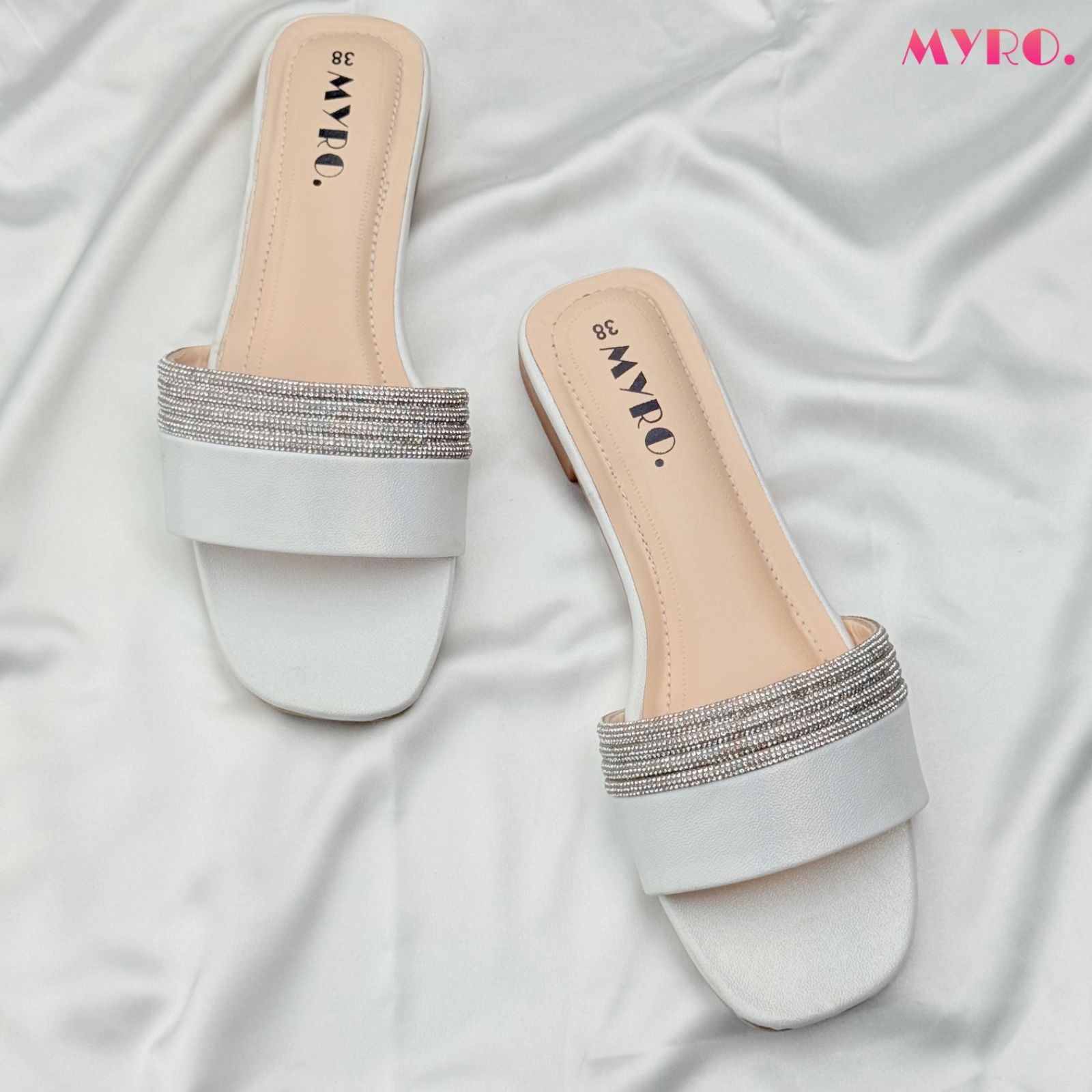 Ocevia White Slide - Image 4